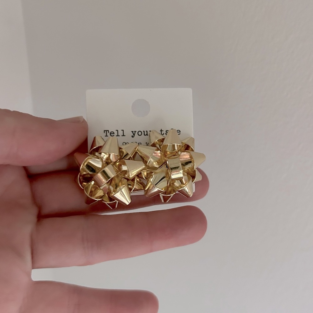 NWT ✨Holiday or Birthday Gift Bow Earrings Gold